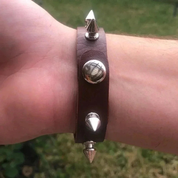 Brown Leather Punk Goth Rock Spike Metal Stud Snap Cuff Bracelet NWT - Picture 2 of 4